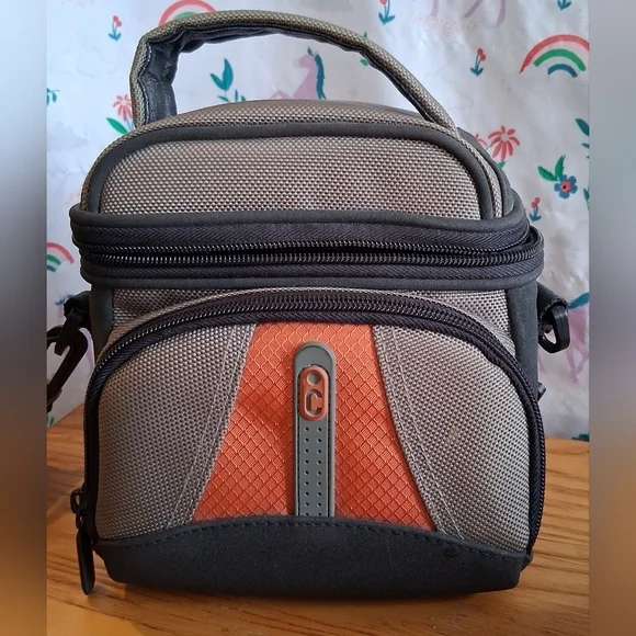 EUC Canon EOS Rebel Gii Film Camera Photography & Padded Outdoor Travel Bag